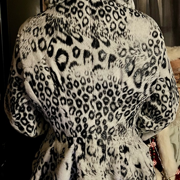 GORGEOUS IC Collection SNOW LEOPARD PEPLUM JACKET w/ Wired Collar - Picture 2 of 6